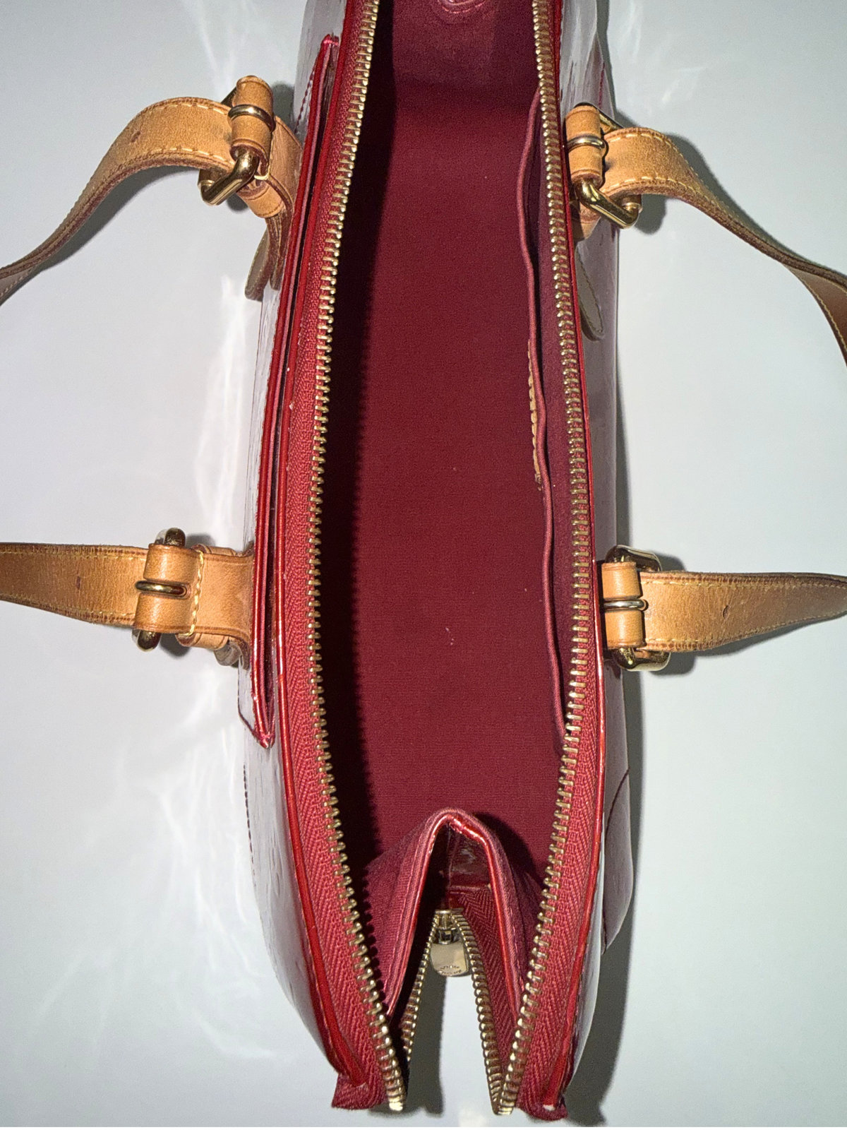 Louis Vuitton Rosewood Avenue Vernis Red Shoulder Bag | Authentic Vintage 2008
